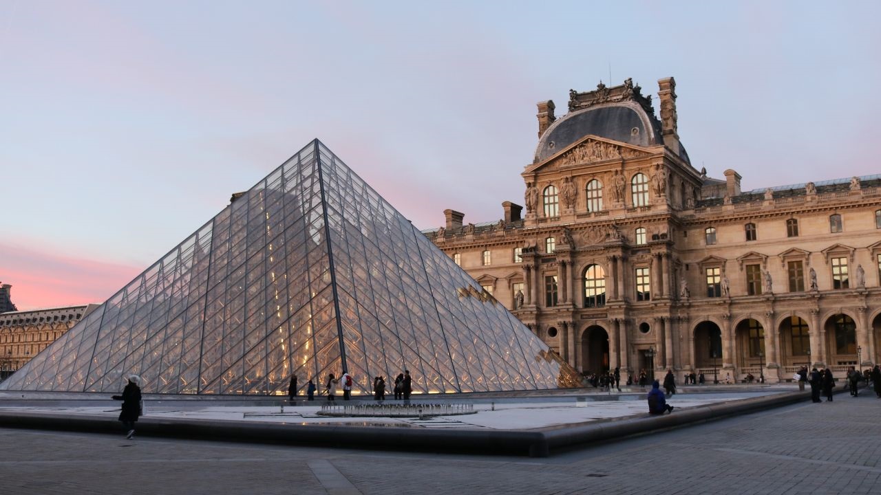 museo louvre relieve francia